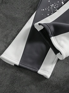 Survêtements en polyester coupe ajustée de haute qualité pour hommes Vente en gros en vrac Tenues de jogging Vêtements de sport écologiques Tarifs OEM personnalisables - Product Image 2