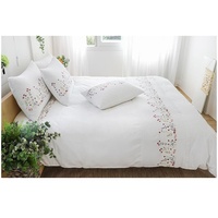 Ensemble de Literie Jardin Fleuri Broderie Personnalisée en Satin de Coton Haute Qualité, Housse de Couette et Taies d'Oreiller Brodés pour Maison, Hôtel et Mariage