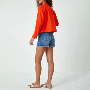 Veste bomber en denim matelassée surdimensionnée pour femmes, respirante, écologique, coupe-vent, fermeture à bouton unique, design personnalisé, lin/nylon - Product Image 3