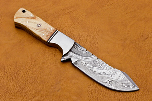 Couteau de chasse en acier Damas de haute qualité fait à la main de 8 pouces avec manche en bois Pakka et étui en cuir, OEM pris en charge - Product Image 4
