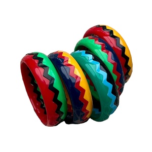 Nouveaux bracelets en acrylique colorés de haute qualité, ensembles de bracelets tendance, élégants, fantaisie, unisexes, bijoux à la mode pour femmes - Product Image 1