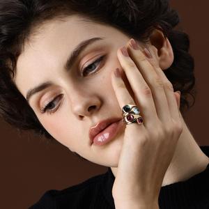 Anillo con Gema de Aguamarina Azul Cielo en Forma de Cabujón Sarah Sugarloaf con Engaste de Bisel - Product Image 5