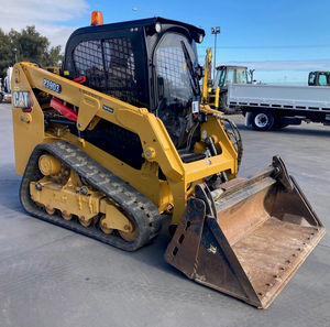 Cargador Compacto CAT 239D3 Nuevo de Alta Calidad, Tracción en las 4 Ruedas, Carga Nominal, Cargador Frontal con Brazo de Carga, Rodamiento Central - Product Image 1