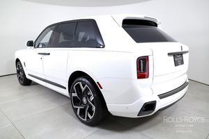 SUV C-ULLINANN 2025 USADO EN EXCELENTES CONDICIONES, 8 Velocidades, Tracción en las Cuatro Ruedas, 591 HP, 6.8L, Black Badge, Listo para Envío - Product Image 6