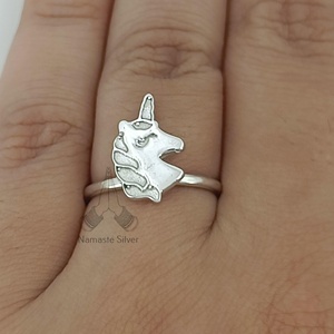 แหวนเงินสเตอร์ลิงรูปยูนิคอร์นสีรุ้ง เครื่องประดับทำมือสำหรับเด็ก - Product Image 5
