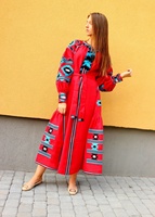 Vente chaude été mode usine personnalisation ukrainienne géométrique brodé robe gitane reine traditionnelle Folk Maxi robe