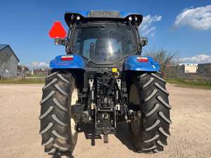 Ventas calientes Usado New Holland Tt75 Agricultura Tractor 4x4 Listo para la exportación con componentes centrales Bomba de caja de cambios Motor Cojinete del motor - Product Image 4