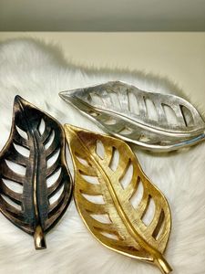 Bol décoratif en métal pour chocolats, noix et sucreries affiché sur les tables à manger Réceptions de mariage - Product Image 5