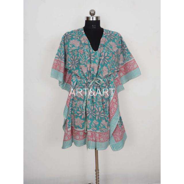 มีสีเขียวขุ่น