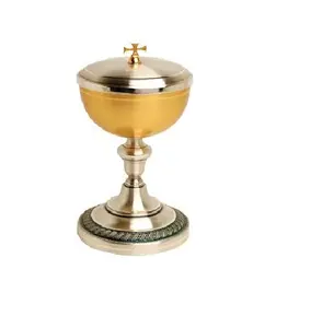 双色普通金属Ciborium，带闪亮黄铜抛光，圆形，教堂顶部高质量十字镶嵌