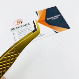 Pinzas de pestañas de punta de fibra de 65 grados con etiqueta privada personalizada Pinzas de extensión de pestañas de acero inoxidable sostenibles con agarre de diamante - Product Image 1