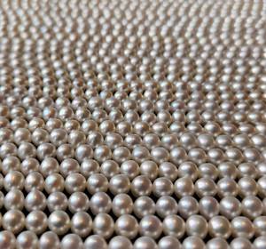 Cuentas sueltas de hebras de perlas blancas de agua dulce sin tratar naturales de alta calidad con efecto óptico de cambio de Color para la fabricación de joyas - Product Image 4