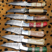 Couteau de poche de chasse en acier Damas haut de gamme avec manche en bois Couteau de chasse en acier Damas forgé à la main personnalisé