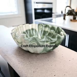 Bols et assiettes en résine artisanaux faits à la main avec tourbillons et personnalisés, idéaux pour le service à la maison, le stockage et les cadeaux - Product Image 2