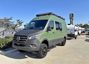 Autocaravana 2024 Revel 44E, Vehículo Recreativo Todoterreno para Campamentos al Aire Libre, Caravana - Product Image 6