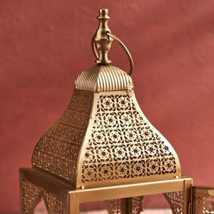 เชิงเทียนโลหะสีทองดีไซน์พิเศษสำหรับรอมฎอนปี 2026 สำหรับตกแต่งโต๊ะและพื้น - Product Image 4