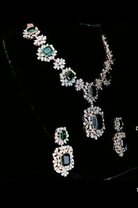 Fourniture B2B Premium Fabriqués à la main Emerald & EF VVS Diamond Ensembles de bijoux de mariée par K Samyak Diamond Exclusivement pour la vente au détail haut de gamme - Product Image 2