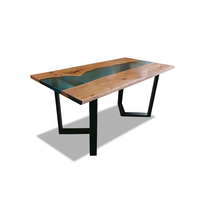 Table à manger en bois massif avec résine époxy |   Table pliante en résine turquoise avec bord naturel |   Meubles Artisanaux de Luxe Industriels avec Pieds en Métal