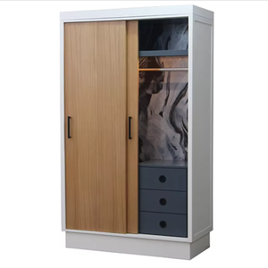 ประตูบานเลื่อนตู้เสื้อผ้าชายหาดราชินีใหม่สไตล์ urbane และ coastal ลำลองสำหรับโรงแรมริมชายหาดสุดหรูที่มีองค์ประกอบจากไม้ธรรมชาติ - Product Image 1