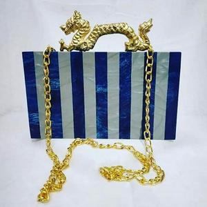 Grossiste Sac à main en résine tendance Pochette pour femmes Sac à main Prix abordable d'usine avec la meilleure qualité en bois et en résine - Product Image 5