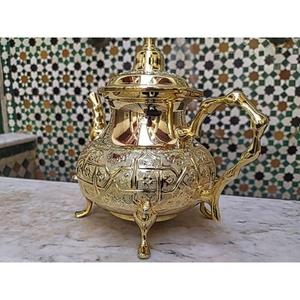 Tetera de latón Premium de estilo antiguo con diseño intrincado, tetera de latón con acabado pulido dorado Premium - Product Image 2
