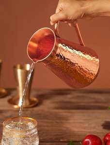 Pichet en cuivre martelé fabriqué à la main en métal élégant récipient à boissons au design antique pour la cuisine à domicile et les fêtes - Product Image 4