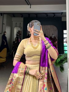 Dernier concepteur coton crème lourd éroder vêtements de festival de style traditionnel pour les fêtes-Paithani dentelle bordure Lehenga Choli - Product Image 2