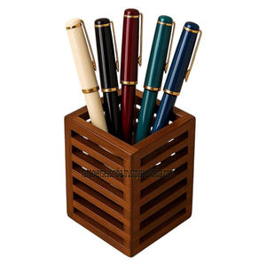 Organisateur de porte-stylo fait à la main moderne au design à lattes en bois écologique pour le bureau et la maison - Product Image 1