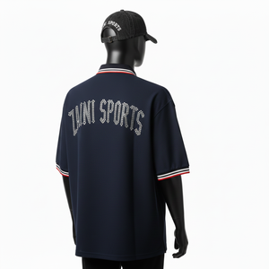 Polo de Hombre de Alta Calidad en Poliéster 220 GSM, Color Azul Marino Suave, Logotipo de Transferencia de Calor Cristal - Product Image 5