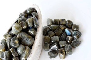 Piedra de Labradorita Curativa de Cristal, 1 kg, Piedras Pulimentadas, Decoración Festiva Feng Shui, Meditación - Product Image 4