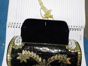 Monederos metálicos de estilo mosaico hechos a medida, ideales para tiendas de accesorios de moda para reventa, disponibles en una gran variedad de diseños - Product Image 5