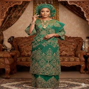 Elegancia Eterna, Moderno y Tradicional Wrapper Nigeriano Ecológico Verde George con Diseño Floral y Hojas Hecho a Mano para Bodas, 120 GSM - Product Image 1