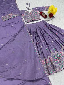 Conjunto de Lehenga Choli Estilo Himachali en Color Lavanda de Última Tendencia, Tela 100% Seda Chinon Pura, Bordado Intenso y Lentejuelas de 5mm - Product Image 6