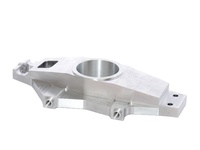 Support en aluminium usiné CNC sur mesure avec alésage central, oreilles de fixation et ports filetés, pièces usinées CNC de précision, service OEM