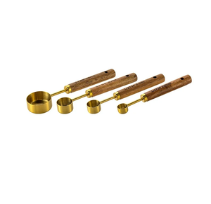 Tazas y cucharas medidoras de latón de alta calidad o ingredientes secos/líquidos/cuchara medidora con mango de madera para cocinar y hornear - Product Image 1