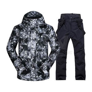 Combinaisons de ski confortables en matériau durable, fabrication au Pakistan, combinaisons de ski surdimensionnées à prix avantageux - Product Image 1