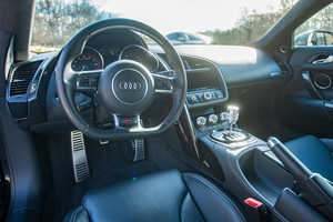 R8 V10 Plus Coupé d'occasion en excellent état - Product Image 2