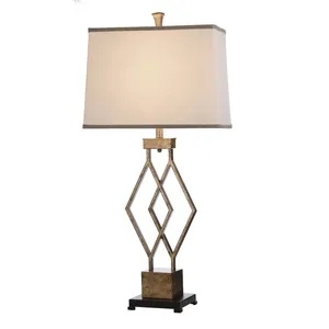 Semplice Design moderno oro di lusso lampada da tavolo <span class=keywords><strong>in</strong></span> stile europeo lampada da comodino E27 Base paralume elettrica prezzo ragionevole E27