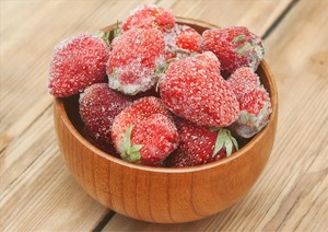 Fraise congelée IQF 100 pour cent de fraise naturelle idéale pour la transformation des aliments de dessert de yaourt de boisson - Product Image 4