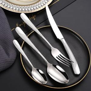 Ensemble de couverts en bois de luxe écologique avec manche texturé diamant et motif croisé moleté, argenterie moderne - Product Image 4