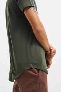 T-shirt col V en coton premium pour homme, coupe ample, personnalisable avec logo OEM/ODM, faible MOQ, directement de l'usine - Product Image 4