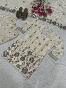 RADHE EXPORT lanza un nuevo conjunto de fiesta de diseño Salwar Kameez con top, sharara y dupatta, con detalles en tela Chinnon pesada, estilo tradicional. - Product Image 6