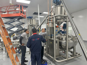 Fabrication de petites vitamines gommeuses ligne de production automatique fruits gelée de haricots gommeux bonbons ours déposant faisant la machine - Product Image 3