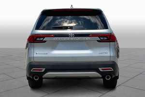 Toyota Grand Highlander Híbrido MAX Limited AWD 2024 con Título Limpio - Product Image 3