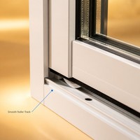 Fenêtre en PVC laminé imitation bois, finition bois naturel, double vitrage décoratif