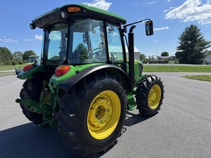 2023 Johnn Deere 5075E Mini Tractor 4WD Rueda 160HP Potencia nominal 4x4 Tipo de accionamiento para uso agrícola - Product Image 5