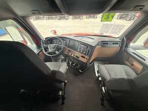 รถบรรทุก Cascadia 126 Sleeper รุ่นปี 2023 สมรรถนะสูงสุด - หลังคาขนาดกลาง 455 แรงม้า เกียร์อัตโนมัติ Dt12 12 สปีด พร้อมจัดส่ง - Product Image 2