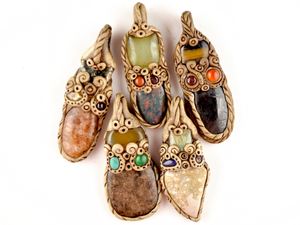 Pendentif Antique à la Mode Charme Naturel Multi-Double Gemme 'Sleeping Beauty' Visage Argile Polymère Designer Fait à la Main Antique - Product Image 6