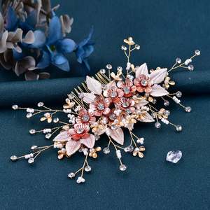 หวีผม Bridella BHP358-G สีไอวอรี่ ประดับคริสตัลและมุก สวมใส่สบายและแน่นหนา อุปกรณ์เสริมผมสำหรับงานแต่งงานที่หรูหรา - Product Image 2