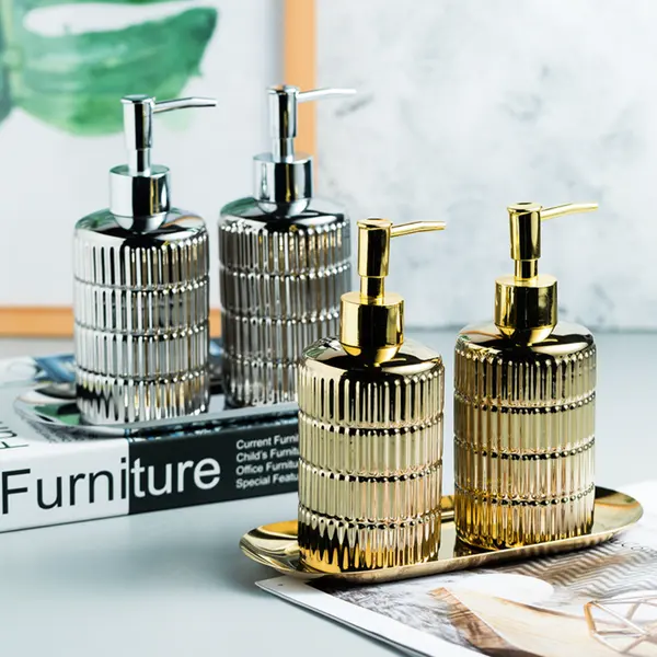 Modernes Seifenspender-Flaschen set mit 2 Stück für Badezimmer zubehör Golden & Silver Trendy Design Pump flasche Flüssig seifensp ender